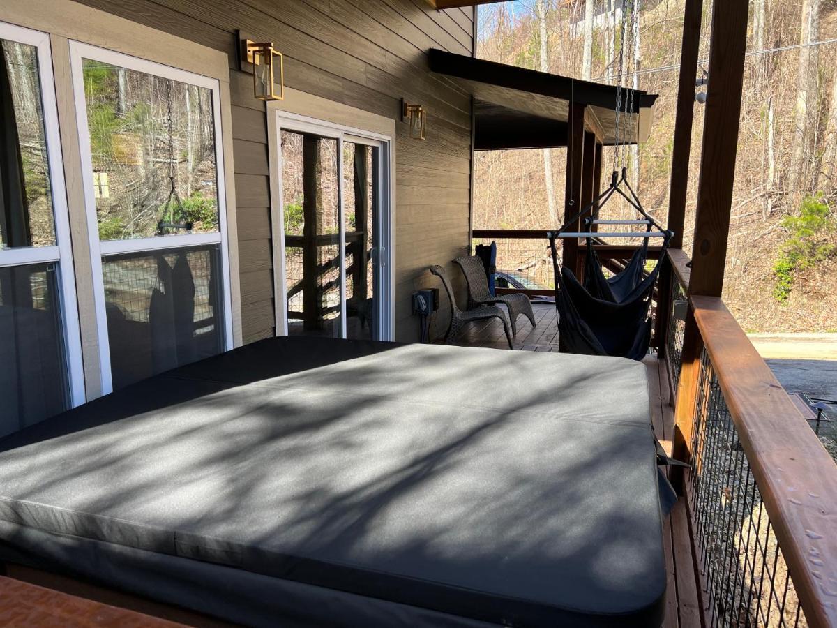 Mins To Gburg Sleeps 8 Hot Tub Arcade Area Pool Villa Gatlinburg Exteriör bild
