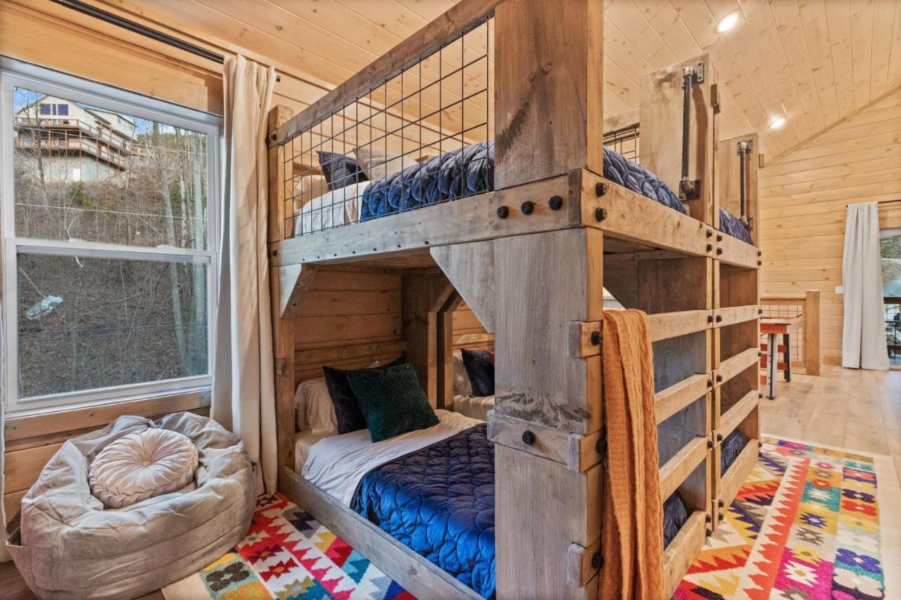 Mins To Gburg Sleeps 8 Hot Tub Arcade Area Pool Villa Gatlinburg Exteriör bild