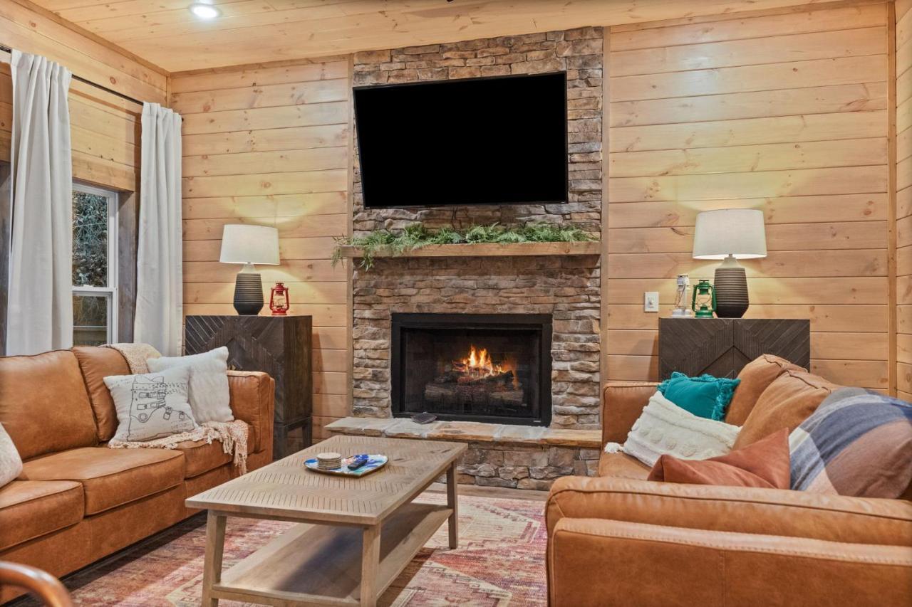 Mins To Gburg Sleeps 8 Hot Tub Arcade Area Pool Villa Gatlinburg Exteriör bild